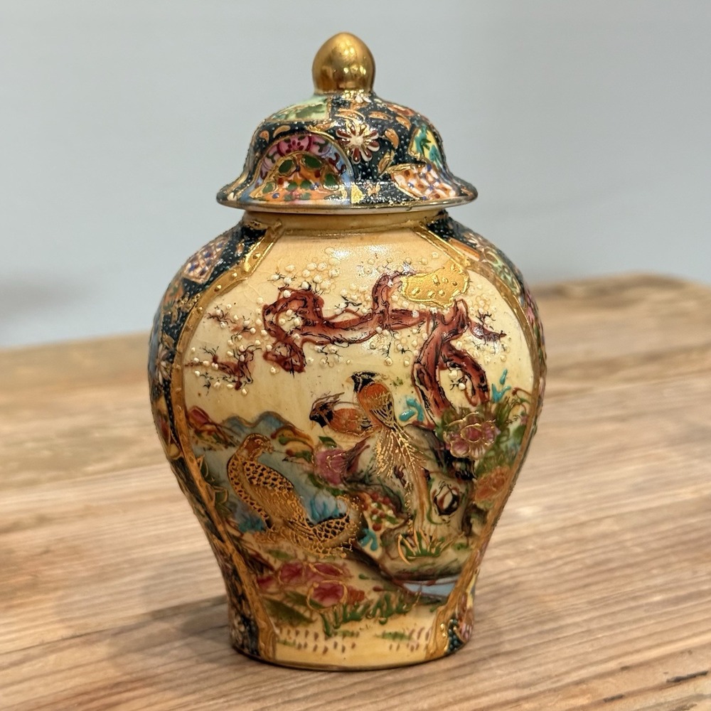 Vintage Royal Satsuma Style Porcelain Vase Hand Painted Moriage Gold Detail 5.5"